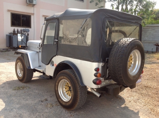 รถจิ๊ปเก่า