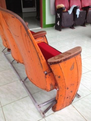 ******* ขายเก้าอี้โรงหนังรุ่นเก่าครับ ******* ******* ขายเก้าอี้โรงหนังรุ่นเก่าครับ *******