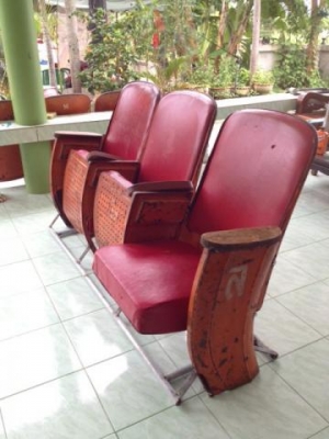 ******* ขายเก้าอี้โรงหนังรุ่นเก่าครับ ******* ******* ขายเก้าอี้โรงหนังรุ่นเก่าครับ *******