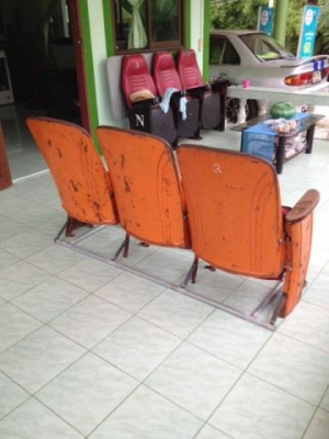 ******* ขายเก้าอี้โรงหนังรุ่นเก่าครับ ******* ******* ขายเก้าอี้โรงหนังรุ่นเก่าครับ *******