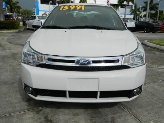 2011 Ford focus white