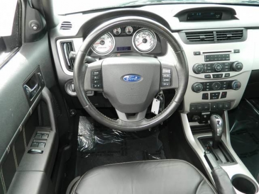 2011 Ford focus white 2011 Ford focus white