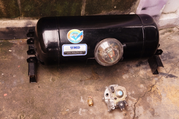 ถังแก๊ส พร้อมหม้อต้ม และวาวล์ สภาพสวยมากๆ