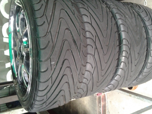 ขายแม็กซ์ขอบ17นิ้วแถมยาง กว้าง7นิ้ว   1 ชุด