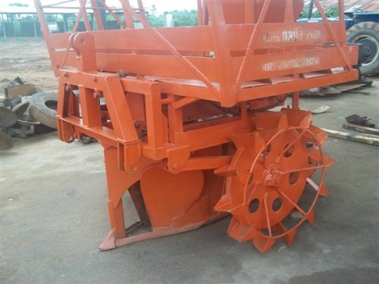 เครื่องปลูกอ้อยร่องคู่กลกิจบ้านโป้ง