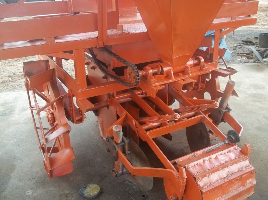 เครื่องปลูกอ้อยร่องคู่กลกิจบ้านโป้ง