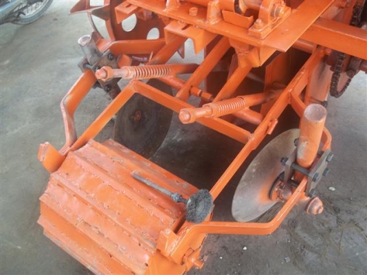 เครื่องปลูกอ้อยร่องคู่กลกิจบ้านโป้ง