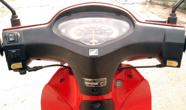 ขออนุญาติขาย HONDA WAVE125R U-Box สตาร์ทมือและเท้า