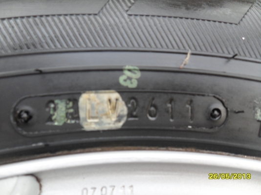 ขายยางป้ายแดงพร้อมกะทะเหล็ก 6 รู ยางDUNLOP 215/70R15  ตุ่มเส้นสียังอยู่ครบ 1ชุด