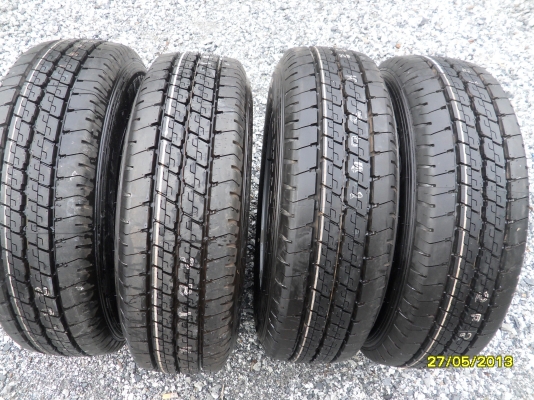 ขายยางป้ายแดงพร้อมกะทะเหล็ก 6 รู ยางDUNLOP 215/70R15  ตุ่มเส้นสียังอยู่ครบ 1ชุด