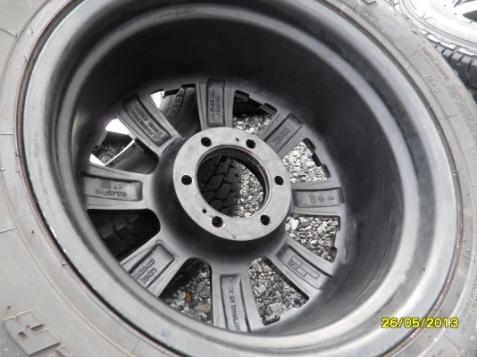 ขายแม็กLENSO 6รู ขอบ18 พร้อมยางNITTO 265/60R18 ยางปี10 สวยๆ 1 ชุด