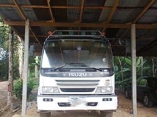 รถอิซุซุ 6 ล้อดั้ม 200 แรงม้า ปี 50 สนใจติดต่อ 081 - 6079515 รถอิซุซุ 6 ล้อดั้ม 200 แรงม้า ปี 50 สนใจติดต่อ 081 - 6079515