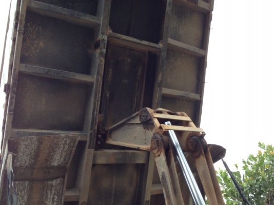 รถฮีโน่ 10 ล้อดั้ม FM3H 195 แรงม้า ปี 39 สนใจติดต่อ 081 - 6079515 รถฮีโน่ 10 ล้อดั้ม FM3H 195 แรงม้า ปี 39 สนใจติดต่อ 081 - 6079515