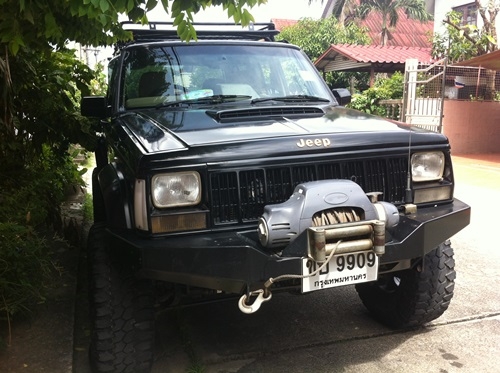97 Jeep Cherokee รถสวยแต่งเต็มพร้อมลุย รุ่นท็อปสุดเบาะหนังปรับไฟฟ้ามีแอร์หลัง ออโต้ ติดแก็ส เอลพีจี รถพร้อมใช้งาน  รถคนนี้มีการตรวจเช็คและมีประวัติการซ่อมก่อนใช้งานจริงแล้วประมาณ 6 หมื่น บาท