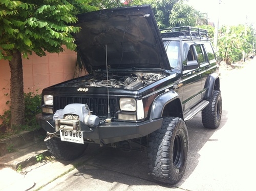 97 Jeep Cherokee รถสวยแต่งเต็มพร้อมลุย รุ่นท็อปสุดเบาะหนังปรับไฟฟ้ามีแอร์หลัง ออโต้ ติดแก็ส เอลพีจี รถพร้อมใช้งาน  รถคนนี้มีการตรวจเช็คและมีประวัติการซ่อมก่อนใช้งานจริงแล้วประมาณ 6 หมื่น บาท