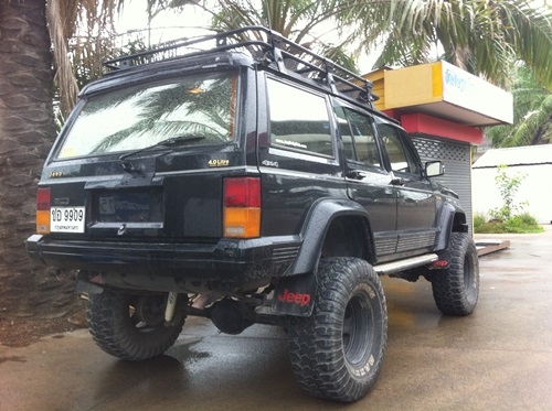 97 Jeep Cherokee รถสวยแต่งเต็มพร้อมลุย รุ่นท็อปสุดเบาะหนังปรับไฟฟ้ามีแอร์หลัง ออโต้ ติดแก็ส เอลพีจี รถพร้อมใช้งาน  รถคนนี้มีการตรวจเช็คและมีประวัติการซ่อมก่อนใช้งานจริงแล้วประมาณ 6 หมื่น บาท