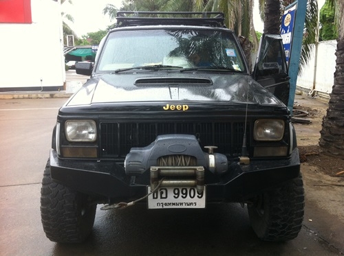 97 Jeep Cherokee รถสวยแต่งเต็มพร้อมลุย รุ่นท็อปสุดเบาะหนังปรับไฟฟ้ามีแอร์หลัง ออโต้ ติดแก็ส เอลพีจี รถพร้อมใช้งาน  รถคนนี้มีการตรวจเช็คและมีประวัติการซ่อมก่อนใช้งานจริงแล้วประมาณ 6 หมื่น บาท