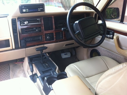 97 Jeep Cherokee รถสวยแต่งเต็มพร้อมลุย รุ่นท็อปสุดเบาะหนังปรับไฟฟ้ามีแอร์หลัง ออโต้ ติดแก็ส เอลพีจี รถพร้อมใช้งาน  รถคนนี้มีการตรวจเช็คและมีประวัติการซ่อมก่อนใช้งานจริงแล้วประมาณ 6 หมื่น บาท