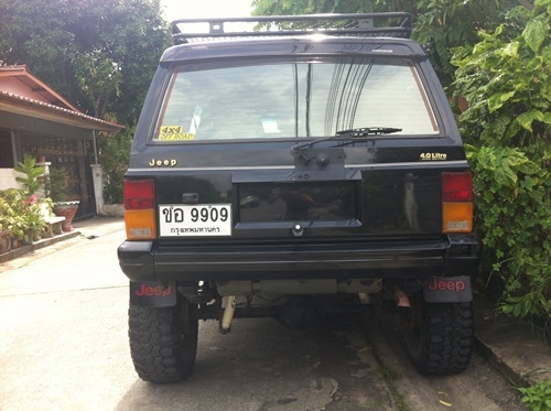 97 Jeep Cherokee รถสวยแต่งเต็มพร้อมลุย รุ่นท็อปสุดเบาะหนังปรับไฟฟ้ามีแอร์หลัง ออโต้ ติดแก็ส เอลพีจี รถพร้อมใช้งาน  รถคนนี้มีการตรวจเช็คและมีประวัติการซ่อมก่อนใช้งานจริงแล้วประมาณ 6 หมื่น บาท