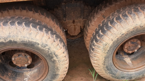 ขายด่วนไอ้หลงเบรคใหญ่สองเพลาสภาพเดิมๆMITSUBISHIFN527MTD46##ราคาแบบนี้หายากรีบจอง