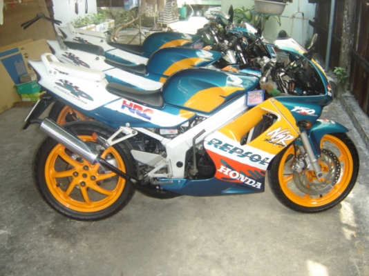 NSR PROARM 150SP ทำสีใหม่ทั้งคัน สวย มาก ราคา 35000 ต่อรองได้ ครับ กทม สีลม  0808051985