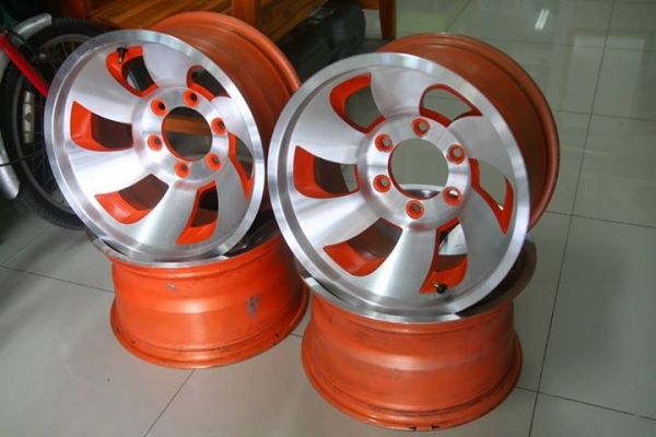 ขอบ15นิ้ว กว้าง8.5นิ้ว 6รู139.7 ET-34 ลึกๆ ยี่ห้อ ESCORT 8500บาท สภาพงาม ขอบ15นิ้ว กว้าง8.5นิ้ว 6รู139.7 ET-34 ลึกๆ ยี่ห้อ ESCORT 8500บาท สภาพงาม