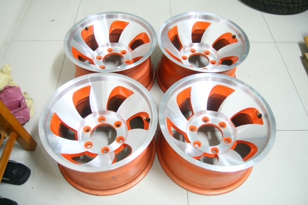 ขอบ15นิ้ว กว้าง8.5นิ้ว 6รู139.7 ET-34 ลึกๆ ยี่ห้อ ESCORT 8500บาท สภาพงาม ขอบ15นิ้ว กว้าง8.5นิ้ว 6รู139.7 ET-34 ลึกๆ ยี่ห้อ ESCORT 8500บาท สภาพงาม