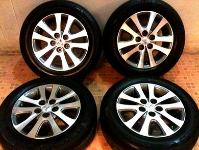 แม็กซ์ 5ก้านคู่ พร้อมยาง ขอบ 16 ยาง 215-60-16 สเปค 5รู114.3 ใส่ได้หลายรุ่นครับ แม็กซ์ 5ก้านคู่ พร้อมยาง ขอบ 16 ยาง 215-60-16 สเปค 5รู114.3 ใส่ได้หลายรุ่นครับ