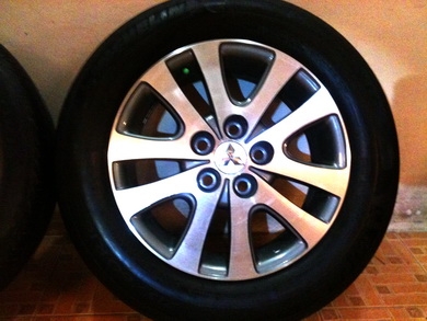 แม็กซ์ 5ก้านคู่ พร้อมยาง ขอบ 16 ยาง 215-60-16 สเปค 5รู114.3 ใส่ได้หลายรุ่นครับ แม็กซ์ 5ก้านคู่ พร้อมยาง ขอบ 16 ยาง 215-60-16 สเปค 5รู114.3 ใส่ได้หลายรุ่นครับ