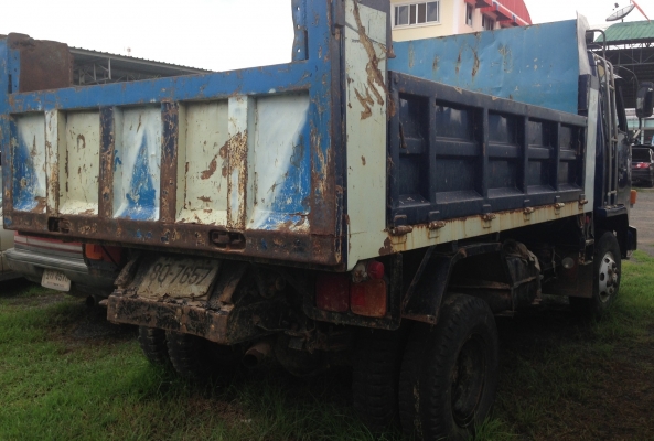 ISUZU ROCKY 175 HP 6BG1 หกล้อดั๊มพ์ ช่วงล่างใหญ่คัชซีสวยมากๆ กระบะดั๊มพ์เหล็ก 6 ตันยิงหน้าความยาว 3.60 เมตรสภาพดี เครื่องแห้งดีไม่เยิ้ม ภายในคอนโซลสวยครบ พวงมาลัยเพาเวอร์ ระบบเบรคทริ๊ปฟี้ ช่วงล่างยาง 8.25 ขอบ 16 สภาพดี 70\% พร้อมบรรทุกพร้อมใช้งาน เอกสารทะเ