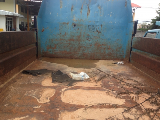 ISUZU ROCKY 175 HP 6BG1 หกล้อดั๊มพ์ ช่วงล่างใหญ่คัชซีสวยมากๆ กระบะดั๊มพ์เหล็ก 6 ตันยิงหน้าความยาว 3.60 เมตรสภาพดี เครื่องแห้งดีไม่เยิ้ม ภายในคอนโซลสวยครบ พวงมาลัยเพาเวอร์ ระบบเบรคทริ๊ปฟี้ ช่วงล่างยาง 8.25 ขอบ 16 สภาพดี 70\% พร้อมบรรทุกพร้อมใช้งาน เอกสารทะเ