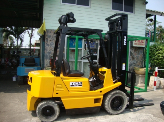 ขายรถโฟล์คลิฟท์  T.C.M.  FD30  เกียร์ธรรมดา  เสาสูง  4 เมตร  เครื่องยนต์ดีเซล ISUZU  (สภาพดี พร้อมใช้งาน )