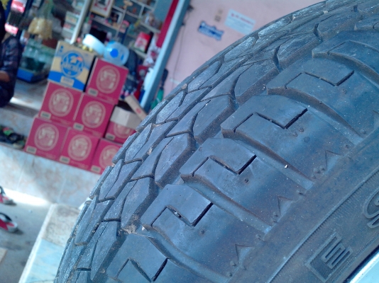 ขายยางพร้อมกะทะ ขอบ14ใช้งานไม่ถึง15โล ยางปี2012