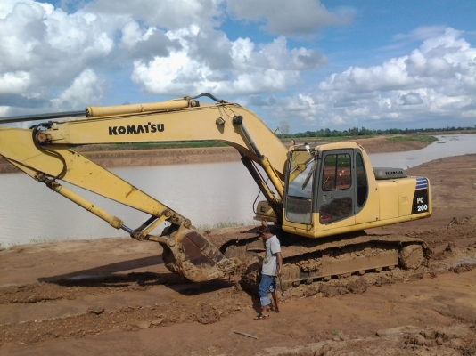 ขายแม็กโครKoMATSU 200,6รถสวยพร้อมใช้เอกสารอินวอยราคาก็ถูกแผ่นแทรก80 ซ.ม