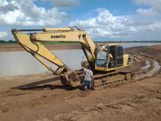 ขายแม็กโครKoMATSU 200,6รถสวยพร้อมใช้เอกสารอินวอยราคาก็ถูกแผ่นแทรก80 ซ.ม
