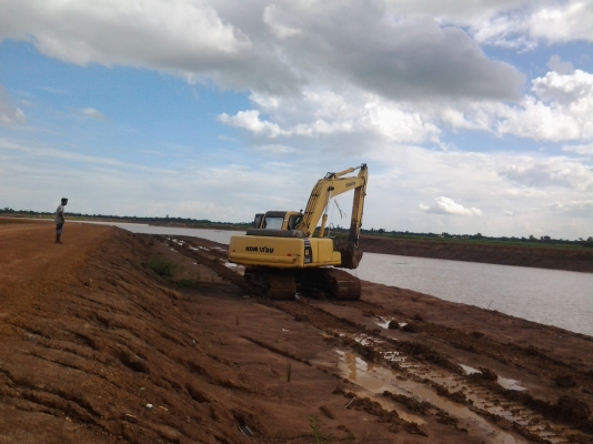 ขายแม็กโครKoMATSU 200,6รถสวยพร้อมใช้เอกสารอินวอยราคาก็ถูกแผ่นแทรก80 ซ.ม