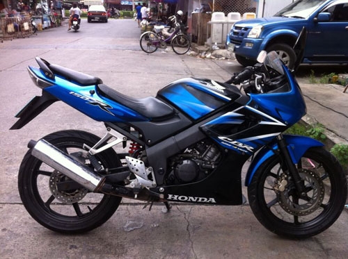 CBR 150 ปี 51 ไมล์เหลือง กุญแจใหญ่ สีน้ำเงิน ดำ สภาพเดิม รถสวย ไม่มีควันขาว เครื่องแน่นๆ ภาษี พรบ.ไม่หมด