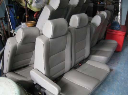 เบาะ commuter ตัวใหม่ เบาะหนัง 9ที่นั่งสีเทา สภาพดีมาก