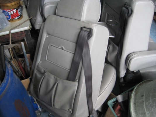 เบาะ commuter ตัวใหม่ เบาะหนัง 9ที่นั่งสีเทา สภาพดีมาก