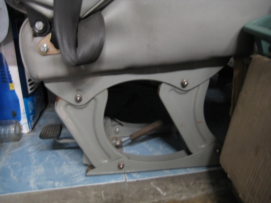 เบาะ commuter ตัวใหม่ เบาะหนัง 9ที่นั่งสีเทา สภาพดีมาก