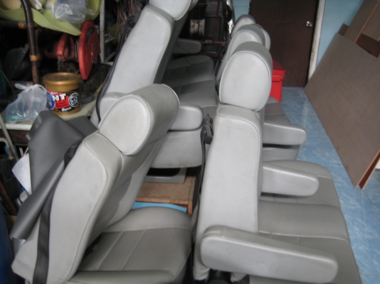 เบาะ commuter ตัวใหม่ เบาะหนัง 9ที่นั่งสีเทา สภาพดีมาก