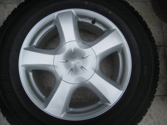 ขายล้อแม็ก All new Isuzu D-max ป้ายแดง 17"x7" et33 6รู139 + ยาง ปี 13สนใจติดต่อเล็กคลองสามครับ (081-3747940)