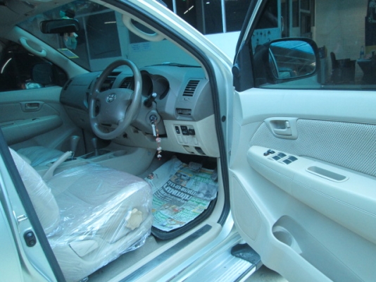 vigo 2.7G AT 4WD Double Cab สีบรอนด์เงิน ปี2005