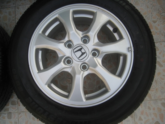 ขายล้อแม็ก Honda civic 15"x6" et45 5รู114 +ยางปี 3312 ตุ่มที่หน้ายางยังมีครับ  (081-3747940)
