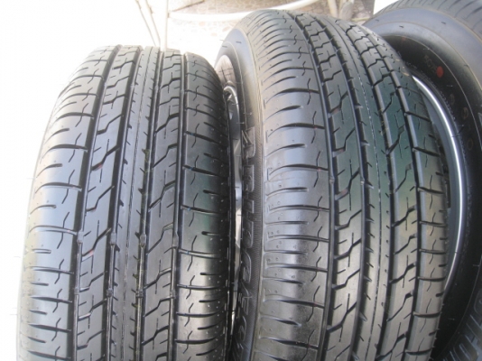 ขายล้อแม็ก Honda civic 15"x6" et45 5รู114 +ยางปี 3312 ตุ่มที่หน้ายางยังมีครับ  (081-3747940)