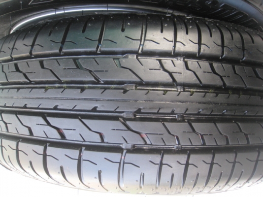 ขายล้อแม็ก Honda civic 15"x6" et45 5รู114 +ยางปี 3312 ตุ่มที่หน้ายางยังมีครับ  (081-3747940)