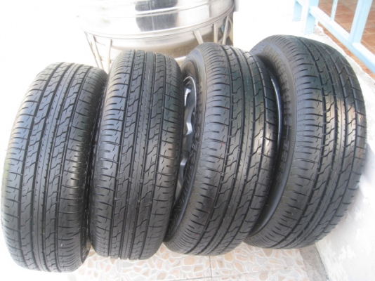 ขายล้อแม็ก Honda civic 15"x6" et45 5รู114 +ยางปี 3312 ตุ่มที่หน้ายางยังมีครับ  (081-3747940)