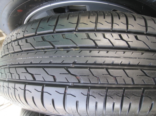 ขายล้อแม็ก Honda civic 15"x6" et45 5รู114 +ยางปี 3312 ตุ่มที่หน้ายางยังมีครับ  (081-3747940)