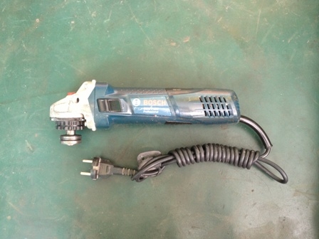 ขายเครื่องเจียรไฟฟ้า 4 นิ้ว BOSCH รุ่น GWS 7-100 (720w)