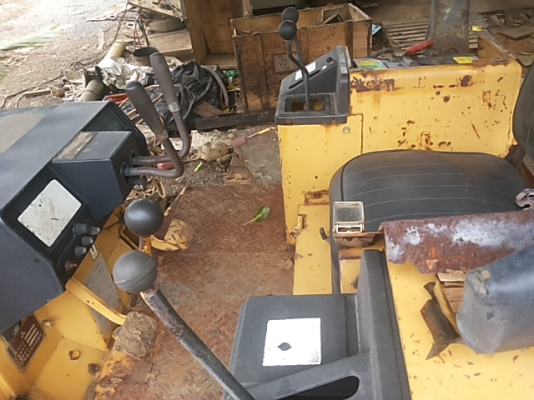 ขายรถดันดิน BULLDOZER MITSUBISHI BD2G ขายรถดันดิน BULLDOZER MITSUBISHI BD2G